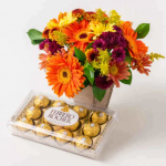 Arranjo Mediano de Flores do Campo Coloridas e Chocolate